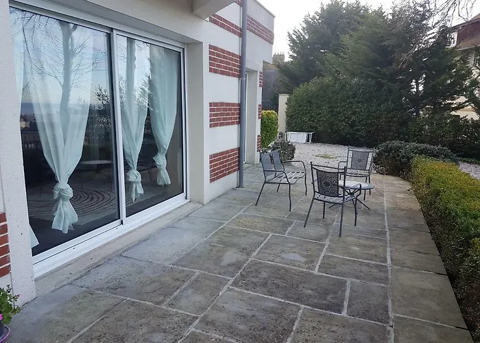 Superbe Deux pièces Vue Mer avec jardin