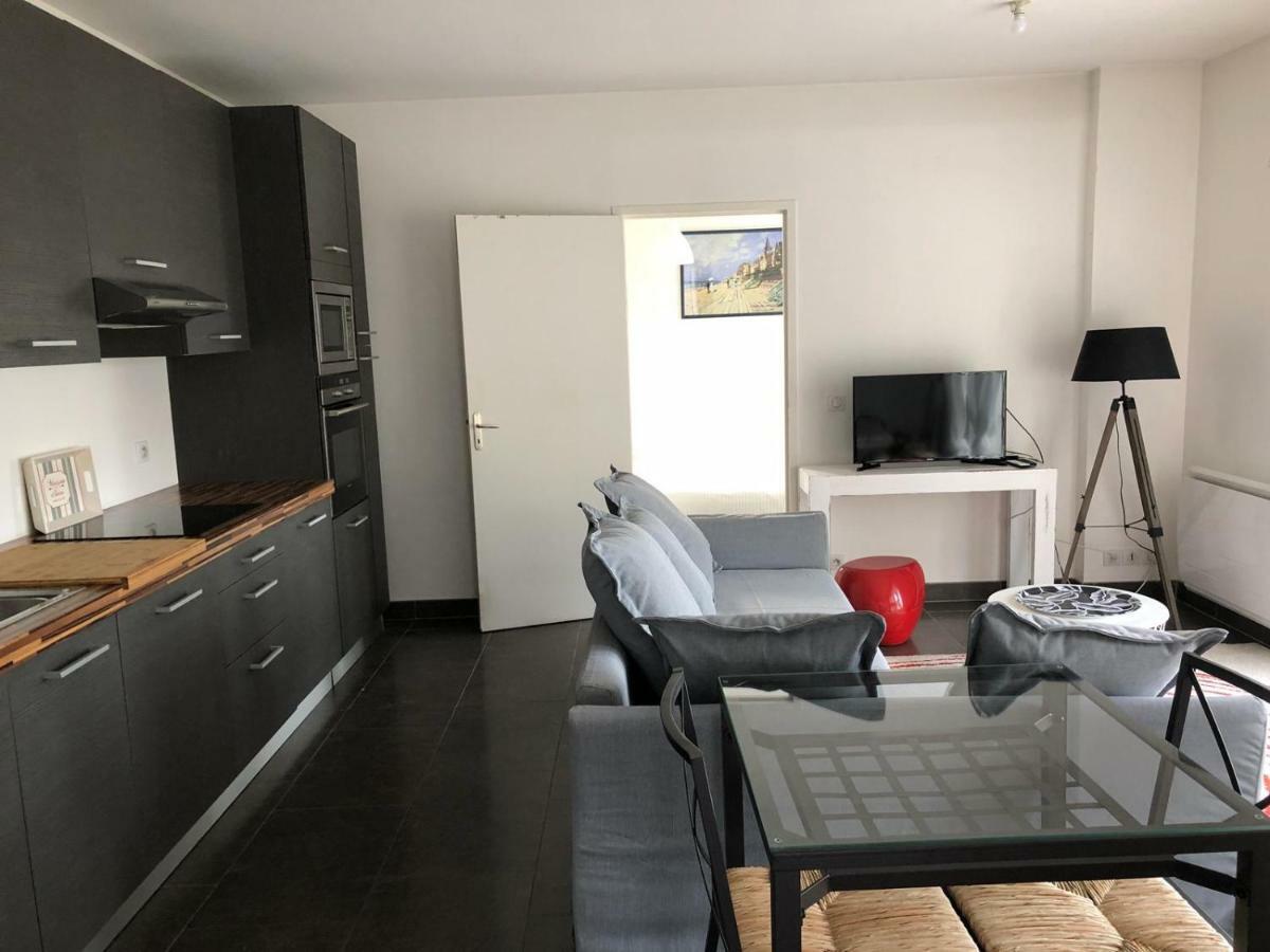 Superbe Deux Pieces Vue Avec Jardin