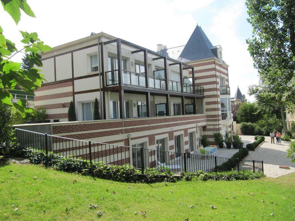 Appartement Superbe Deux Pieces Vue Avec Jardin
